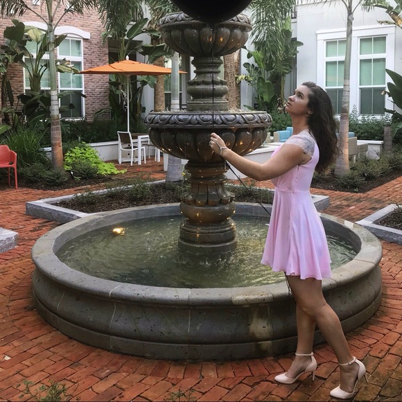 Meet your Posher, Caroline - Picture 1 of 1